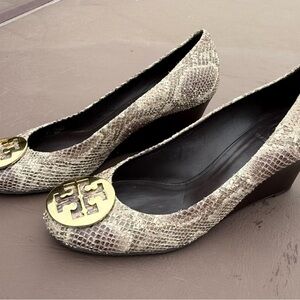 Tory Burch Snakeskin Embossed Wedge Pumps | Gold Logo Medallion